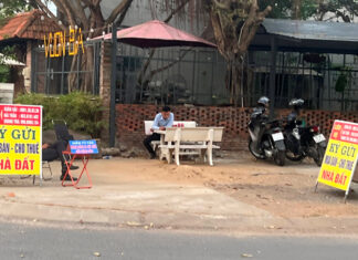 “Real estate agents still actively fishing for individual clients during the last days of Tet holiday”