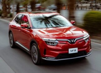 VinFast slashes rental prices for VF 8 in the US.