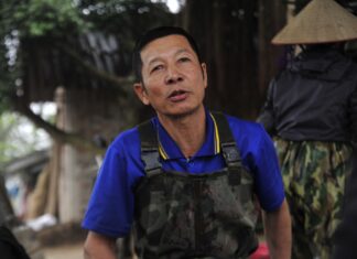 Gold prices drop ahead of Lunar New Year, traders hope to sell out their stock