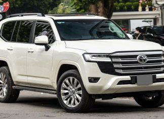 Toyota Land Cruiser LC300: Premium SUV with a Jaw-Dropping Price Tag of Almost 1 Billion VND, Limited Supply