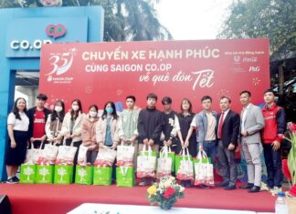 Sài Gòn Co.op provides free transportation for 900 residents to return to their hometown for Tết.