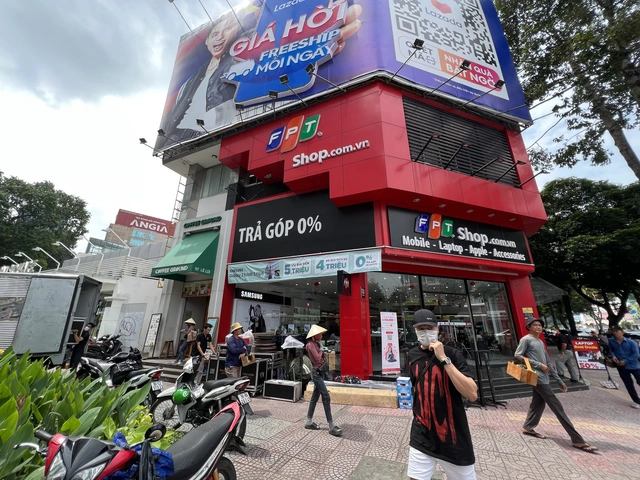 FPT Shop closes 36 stores