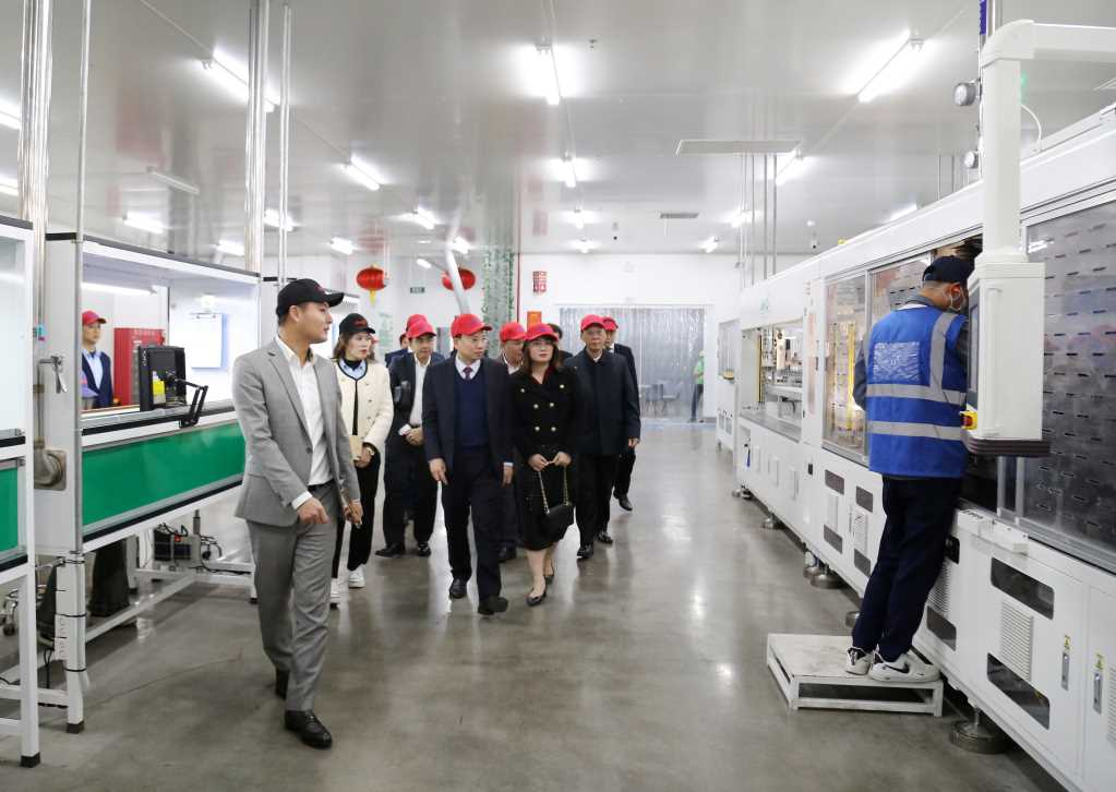 After 3 rapid power generation projects in Quang Ninh, Chinese solar energy company dominates the largest market share in Vietnam, with expected revenue to triple to $2.4 billion by 2024.