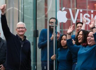 Unprecedented Scene at Apple: Crowd Queues to Buy Vision Pro, Some Waiting Since 9 PM the Previous Night