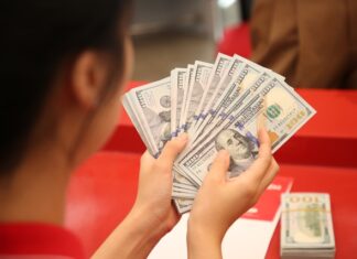 Declining USD Prices: Banks and Free Market Suffer Declines