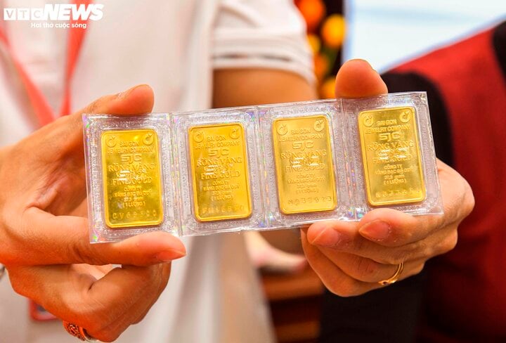 Price of SJC gold ‘plummets’ to 800,000 VND per tael after the Tet holiday of the Year of the Tiger 2024