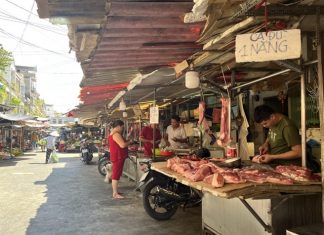 Food prices remain high in some places after Tet, while others have returned to normal.