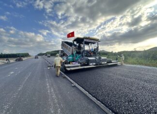 Son Hai Group: 700 workers organize “3 shifts, 4 schedules” to work 24/7 during Tet on the expressway section expected to be completed ahead of schedule by at least 1 year