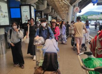 Dizzying experience for passengers as flights at Tan Son Nhat Airport are forced to reschedule