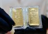 What should investors do amidst rising gold prices?