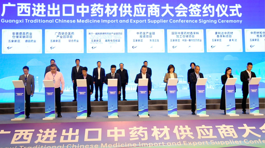 Vietnamese businesses invest in two large logistics centers in China