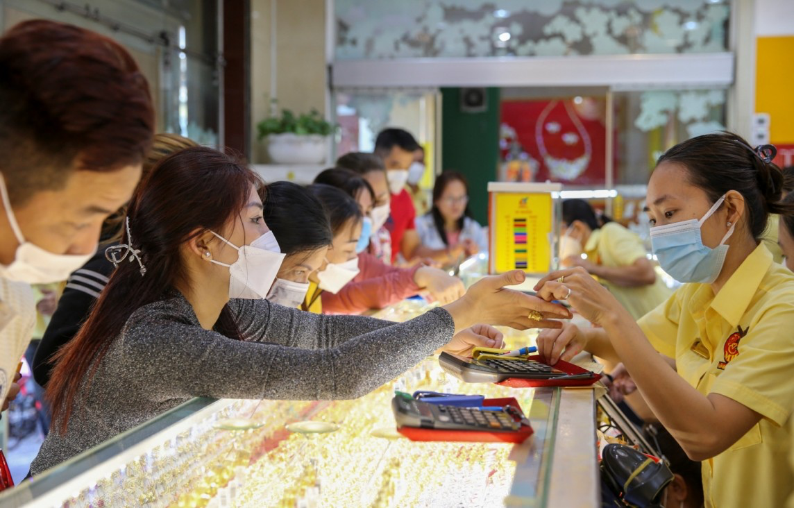 Is the Proposal to Prohibit Cash Transactions for Gold Feasible?