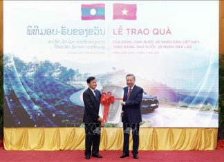 “Vietnam Donates 20 VinFast VF 9 Cars to Laos”