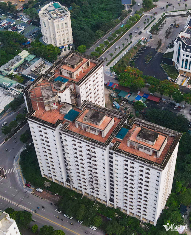 The Fate of Thousands of Abandoned Apartments on Prime Real Estate: A Conversation with Hanoi’s Construction Department