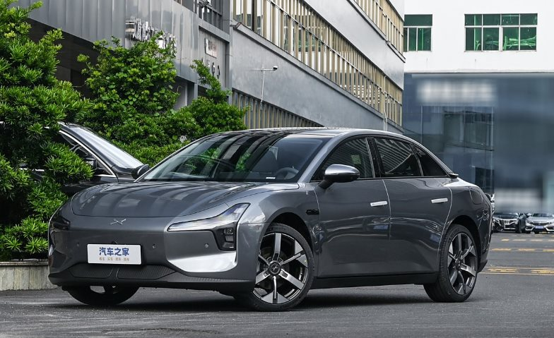 The Ultimate Electric Sedan: Unveiling the Affordable Long-Range Rival
Sedan-sized Electric Car, Rivaling Toyota Camry, Priced at Over VND 400 Million, Offering an Impressive 600+ km Range on a Single Charge.