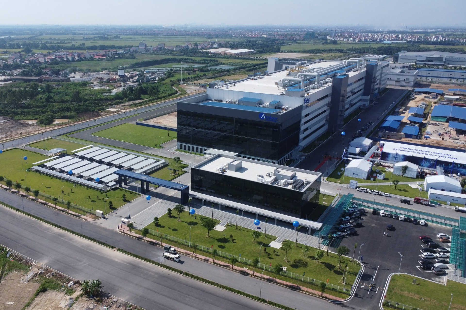 “Seizing a Once-in-a-Lifetime Opportunity: Vietnam Aims for $100 Billion Annual Revenue in the Global Spotlight.”