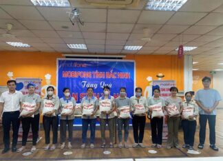 MobiFone Connects and Cares: Delivering Gifts and Online Education to Those in Need During Natural Disasters