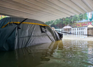 “The Flood Season’s Savior: A Startup’s Innovative Car Cover Solution”