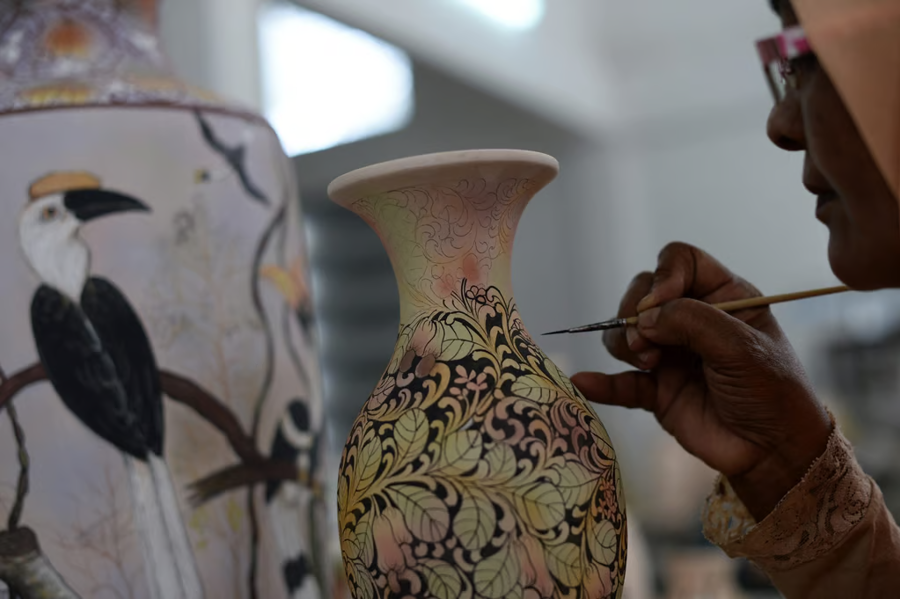 The Flood of Cheap Chinese Goods: What Are Southeast Asian Nations Doing?