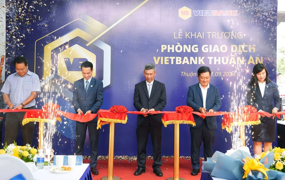 The Art of Crafting a Compelling Title:
“Vietbank’s Grand Opening: Unveiling the 119th Branch – The Thriving Vietbank Thuan An”