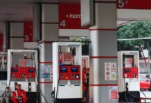 Indonesia’s Widespread Fuel Shortage: Why Are Citizens Waiting 30 Minutes Just to Buy Gasoline?