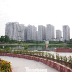 Unauthorized Shacks and Metal Roof Structures Turn Prime Residential Garden into Eyesore in Hanoi’s Densest Urban Area