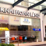 Eye-Catching Move by the Chairman and Spouse of a Leading Enterprise