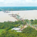 Spectacular Milestone Achieved: Vietnam’s Second-Longest Main Span Bridge, Featuring a Tower Equivalent to a 35-Story Building, Surpasses Construction Timeline