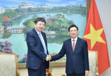 Deputy Prime Minister Hồ Đức Phớc Meets with Chairman of China’s Hua Tie Group