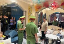 “Di Bang Breaks Down, Clings to Quoc Vu as Police Raid Home, Order Detention”