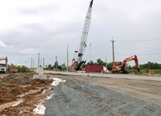 Accelerating Efforts to Hand Over Entire Cà Mau – Đất Mũi Expressway Land by Mid-December