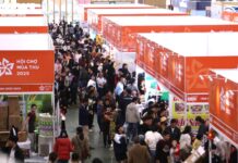 Golden ‘Phúc Long Tụ Bảo’ Statue Priced Over Half a Billion Dong at Autumn Fair 2025