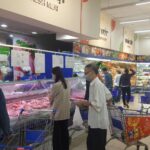 Quy Nhơn Residents Rush to Stockpile Food Supplies Ahead of Typhoon No. 13