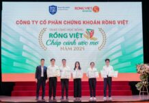 Dragon Capital Securities Awards Half a Billion Dong in Scholarships to Students from 12 Universities