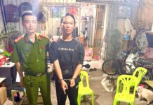 Smuggling 20kg of Silver Concealed in Shoe Soles Across the Border