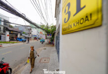 Residents Demolish Homes, Clearing Land for Nguyen Khoai Bridge Construction