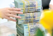 Credit Surges and Liquidity Pressures