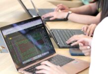 Year-End Stock Market: Macroeconomic Pressures and Geopolitical Risks