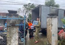 Urgent Delivery: 100,000 m² of Roofing Sheets Sent to Đắk Lắk Residents for Post-Flood Home Repairs