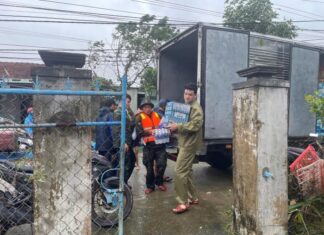 Urgent Delivery: 100,000 m² of Roofing Sheets Sent to Đắk Lắk Residents for Post-Flood Home Repairs