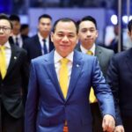 Rare Moment at VinFuture 2025: Billionaire Pham Nhat Vuong and His Two Sons Sport Matching Accessories