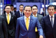 Rare Moment at VinFuture 2025: Billionaire Pham Nhat Vuong and His Two Sons Sport Matching Accessories