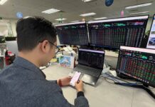 Stock Market Plunges Without Clear Explanation