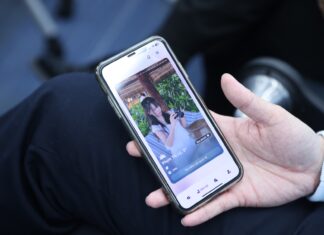 FPT Launches Tinder-Style App to Match Employees with Vietnam Airlines Staff