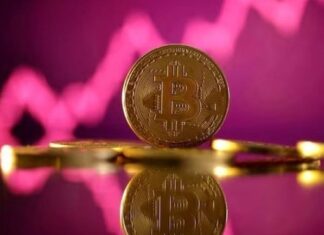 Bitcoin Struggles to Find Bottom as Long-Term Investors Rush to Lock in Profits