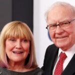 Unbelievable Story in the Warren Buffett Family: Only Daughter Didn’t Know Her Father Was a Billionaire Until Her 20s, Once Worked as a Food Delivery Person and Newspaper Vendor to Earn Money