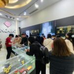 Silver Prices Surge: Long Queues Form in Hanoi as Residents Rush to Buy