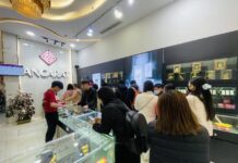 Silver Prices Surge: Long Queues Form in Hanoi as Residents Rush to Buy