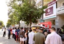 “Silver Surge”: Investors Double Profits as Experts Warn of FOMO Market Frenzy