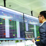 Stock Market Reaches New Highs, Investors Celebrate Early Christmas Gifts